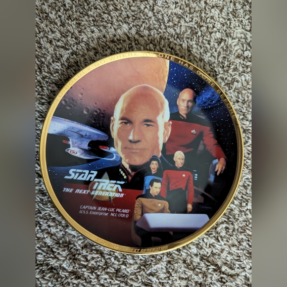 Star Trek: The Next Generation - Captain Jean-Luc Picard Commemorative Plate - Picture 1 of 10